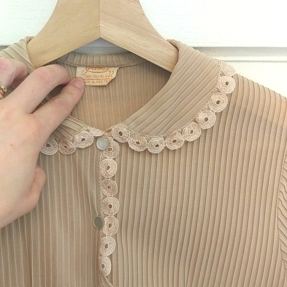 Vintage Blouse - Picture 2 of 3